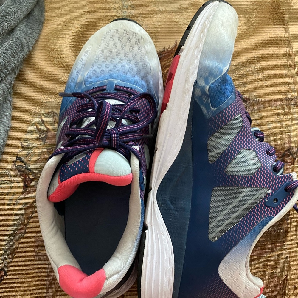 Karhu tennis shoes